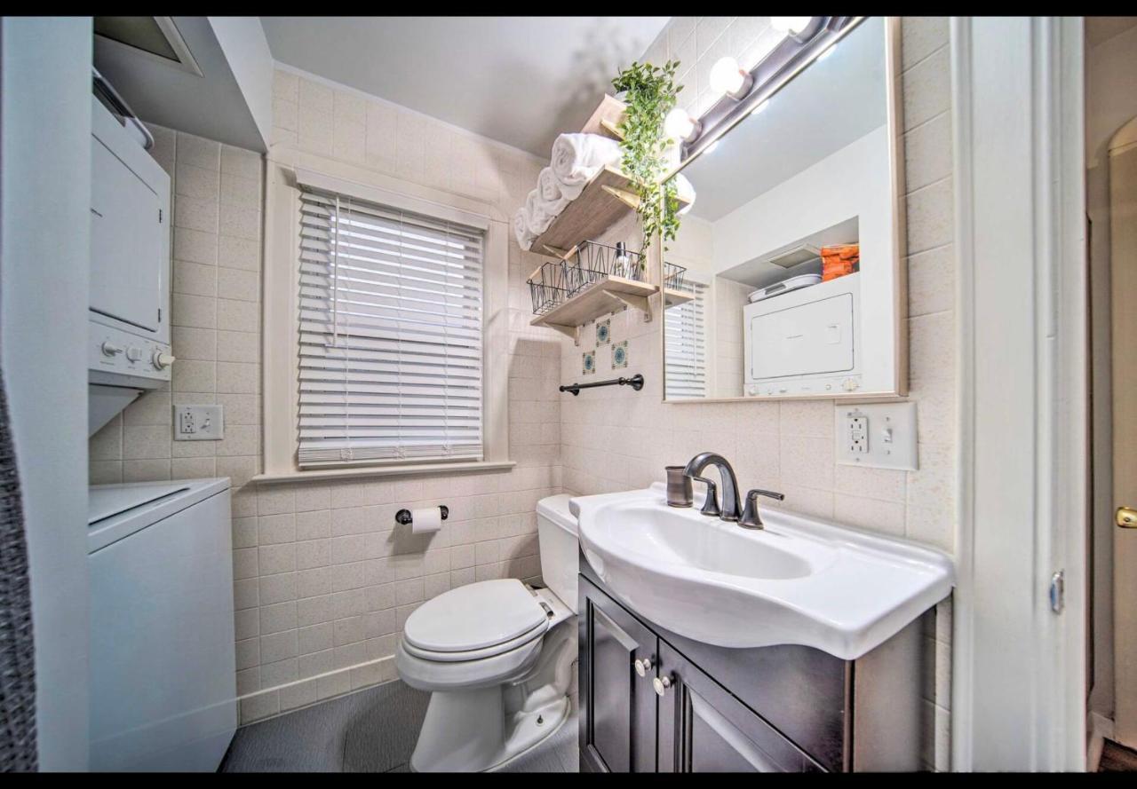 Modern Home • Family Friendly • Grill • Fireplace エリー エクステリア 写真