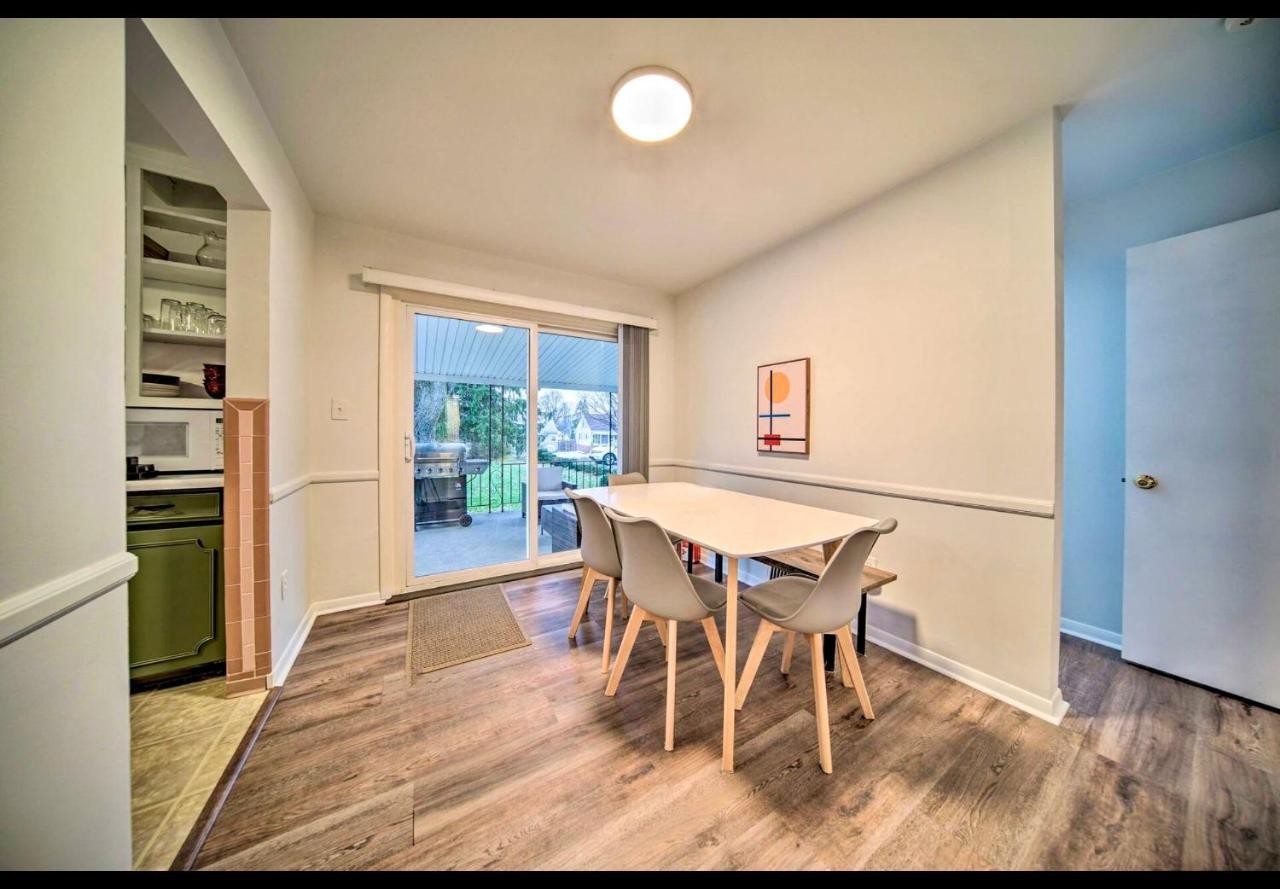 Modern Home • Family Friendly • Grill • Fireplace エリー エクステリア 写真